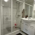 Modern - Walking Distance To Everything Apartmán