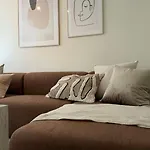 Modern - Walking Distance To Everything Apartmán