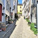 Modern - Walking Distance To Everything Берген