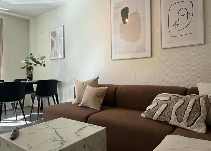 Modern - Walking Distance To Everything Lejlighed