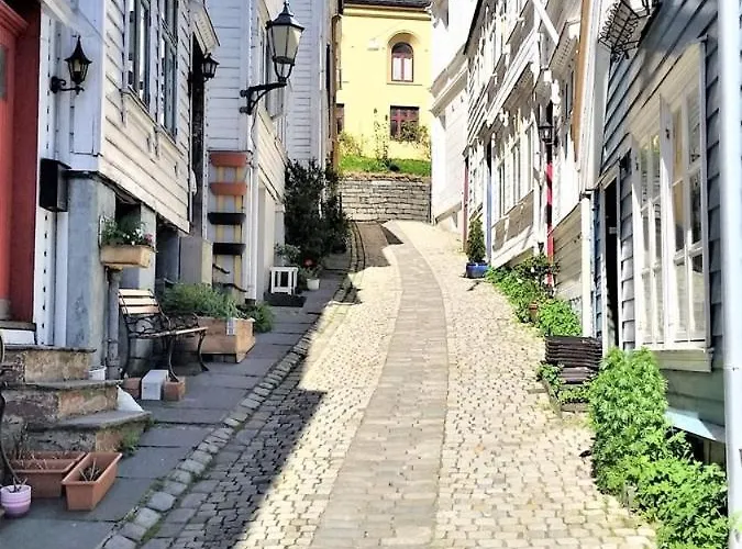 Modern - Walking Distance To Everything Bergen